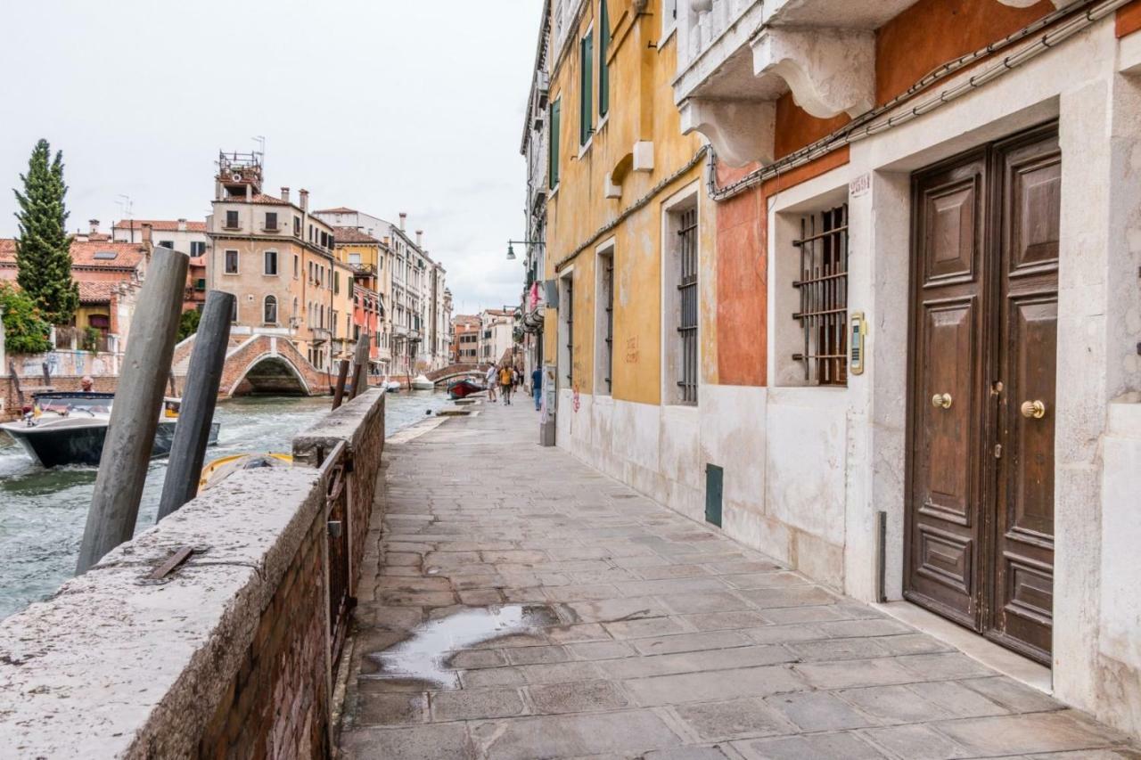Carmini Canal View And Balcony With Lift Venise Extérieur photo