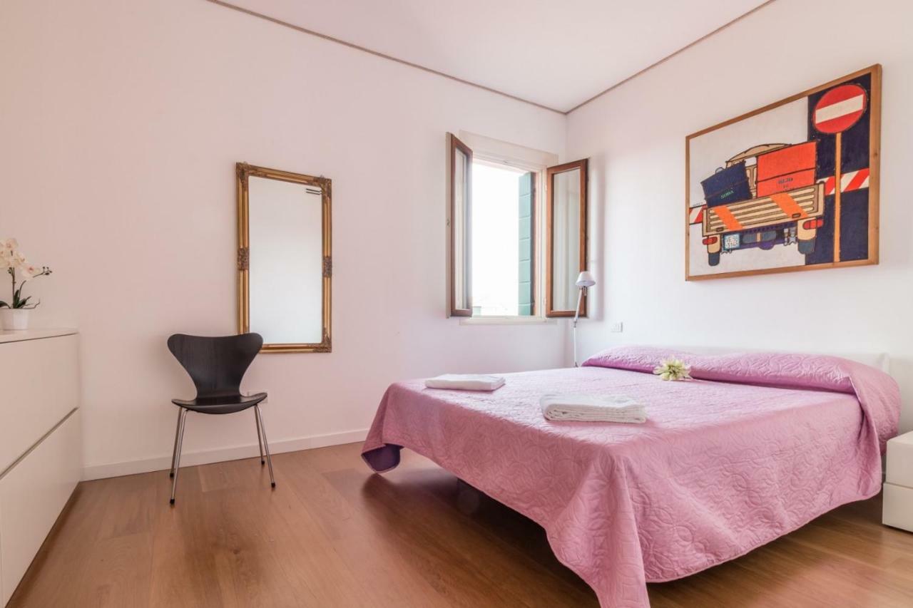 Carmini Canal View And Balcony With Lift Venise Extérieur photo